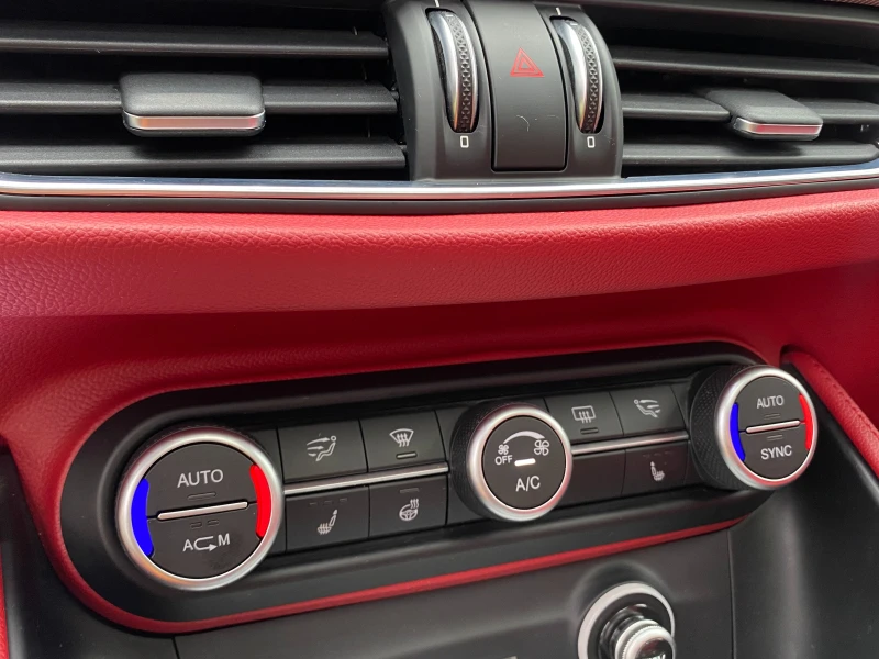 Alfa Romeo Stelvio 2.0T/124km/FIRST EDITION/ПАНОРАМА, КАТО НОВА, снимка 13 - Автомобили и джипове - 52202792