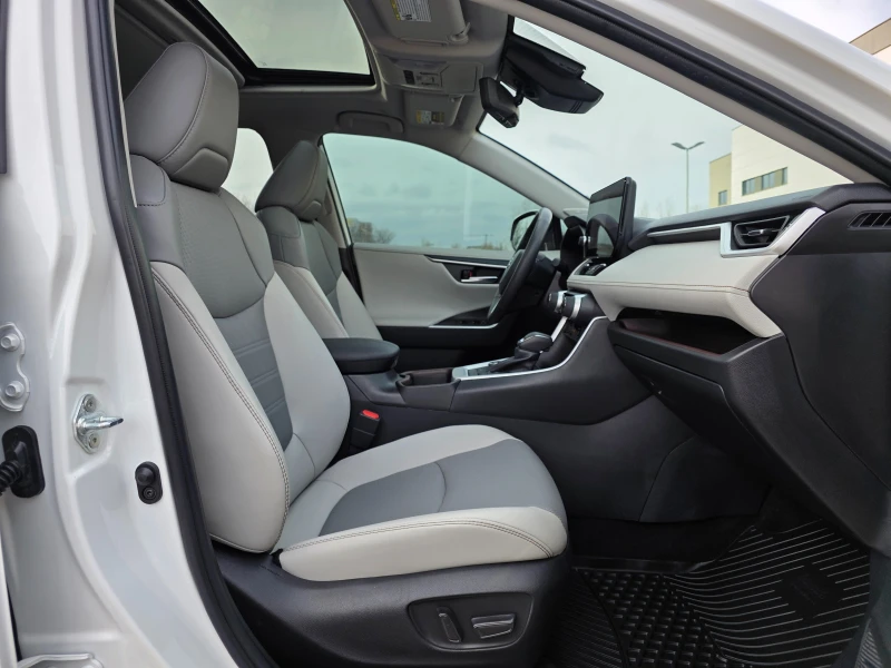 Toyota Rav4  2.5i 4x4 LIMITED KEYLESS 360, снимка 17 - Автомобили и джипове - 53290387