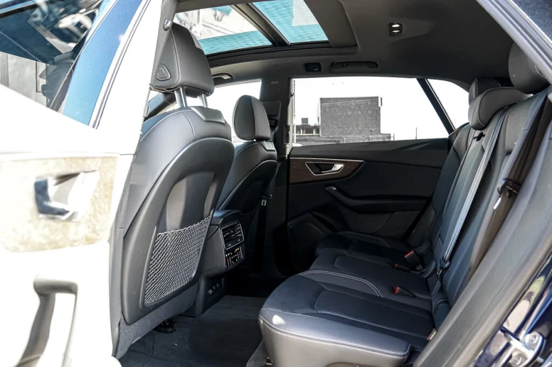 Audi Q8 quattro* Progressiv* АвтоКредит* (ЦЕНА ДО БГ), снимка 7 - Автомобили и джипове - 53577540