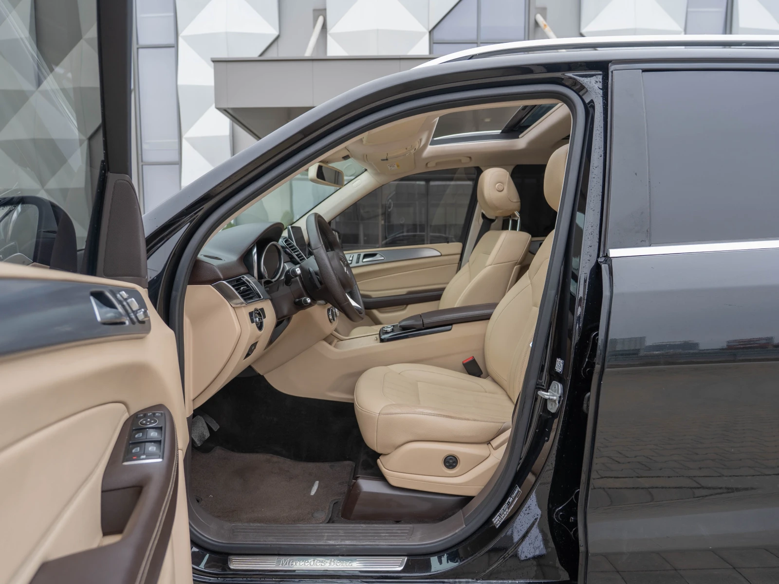 Mercedes-Benz GLE 350 AMG Панорама 360 гр. камери Airmatic - изображение 8