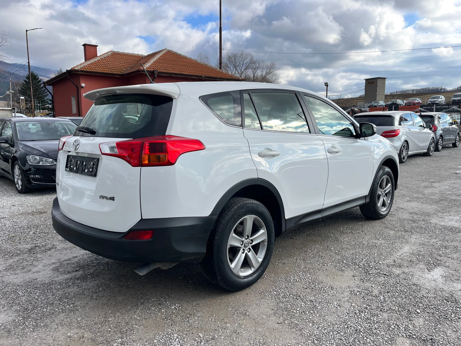 Toyota Rav4 2.0D-4D 4x4 EURO 5B - изображение 4