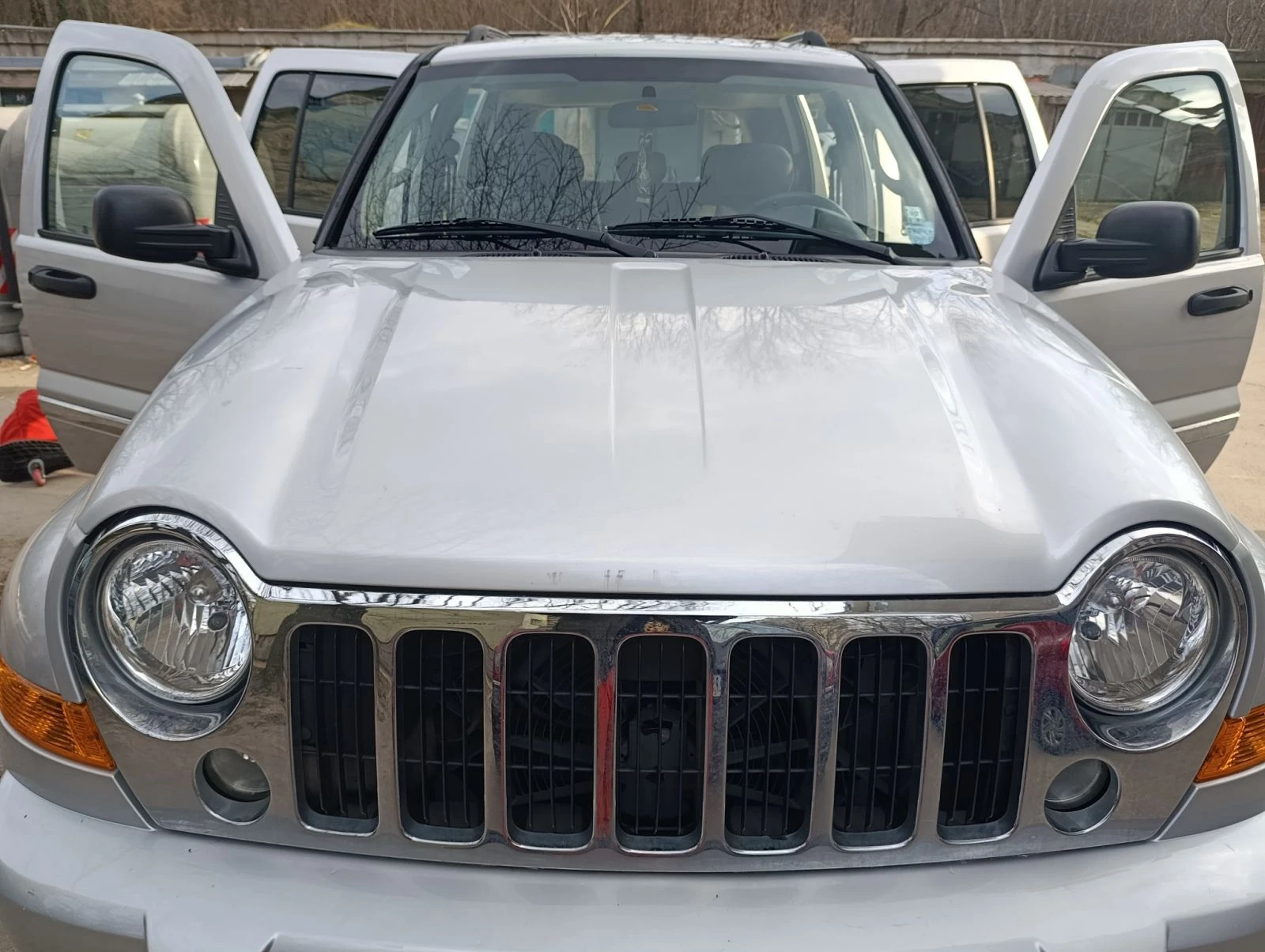 Jeep Cherokee 2.8 CRDI, снимка 9 - Автомобили и джипове - 53973230