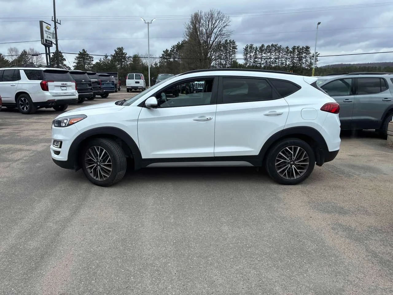 Hyundai Tucson * Luxury * ПОДГРЕВ * ПАНОРАМА * КЛИП НА МОТОРА , снимка 3 - Автомобили и джипове - 54455841