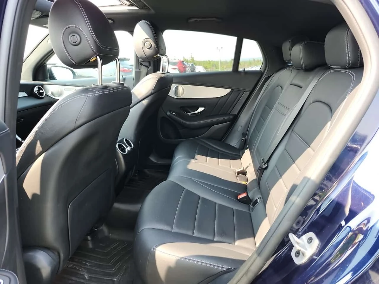 Mercedes-Benz GLC 300 BURMESTER * PANO * KEYLESS *  ПОДГРЕВИ * CARFAX, снимка 11 - Автомобили и джипове - 55287975