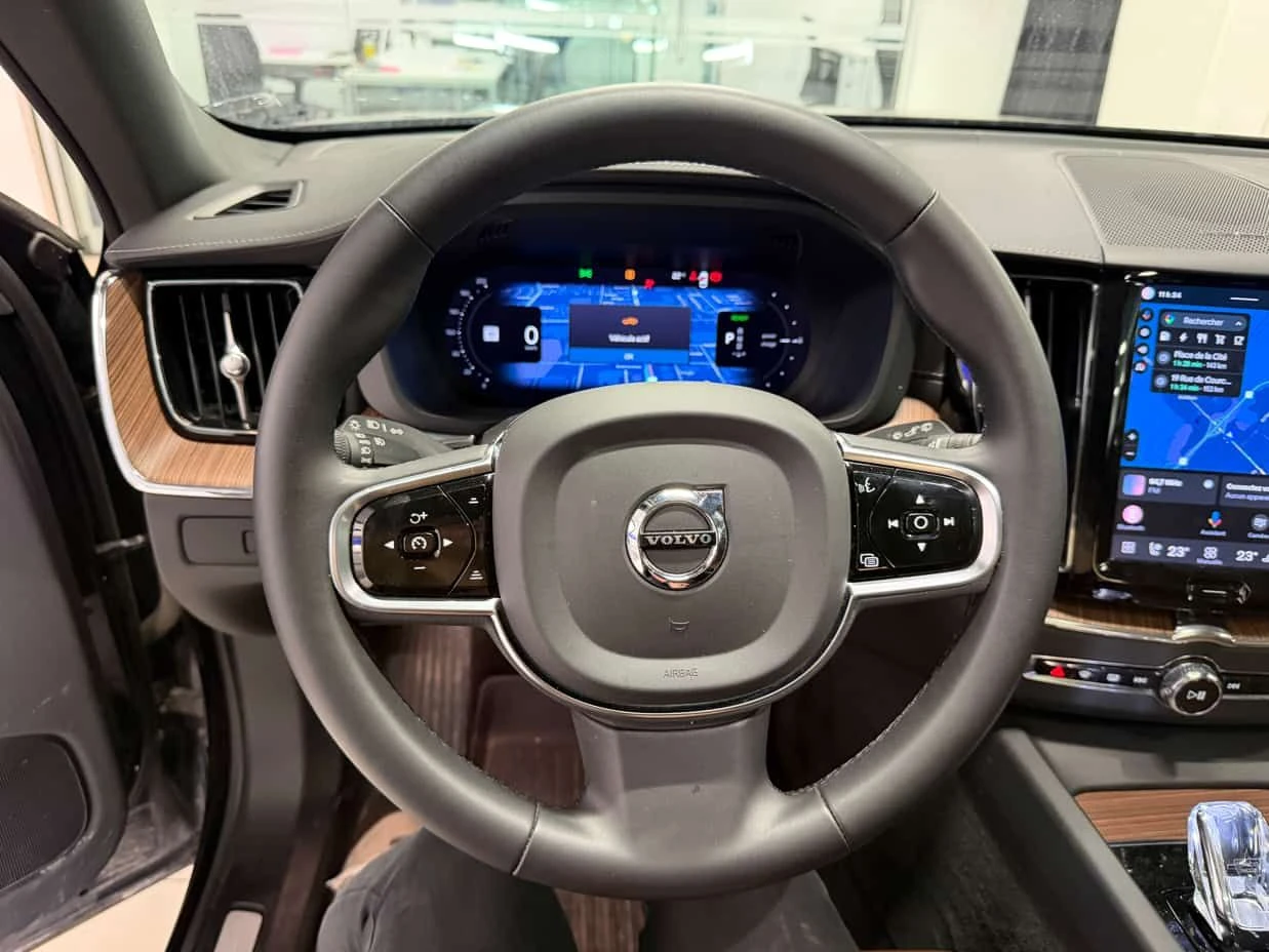 Volvo XC60 * Ultimate Dark Theme * CARFAX * ЦЕНА ДО БГ, снимка 10 - Автомобили и джипове - 55316937