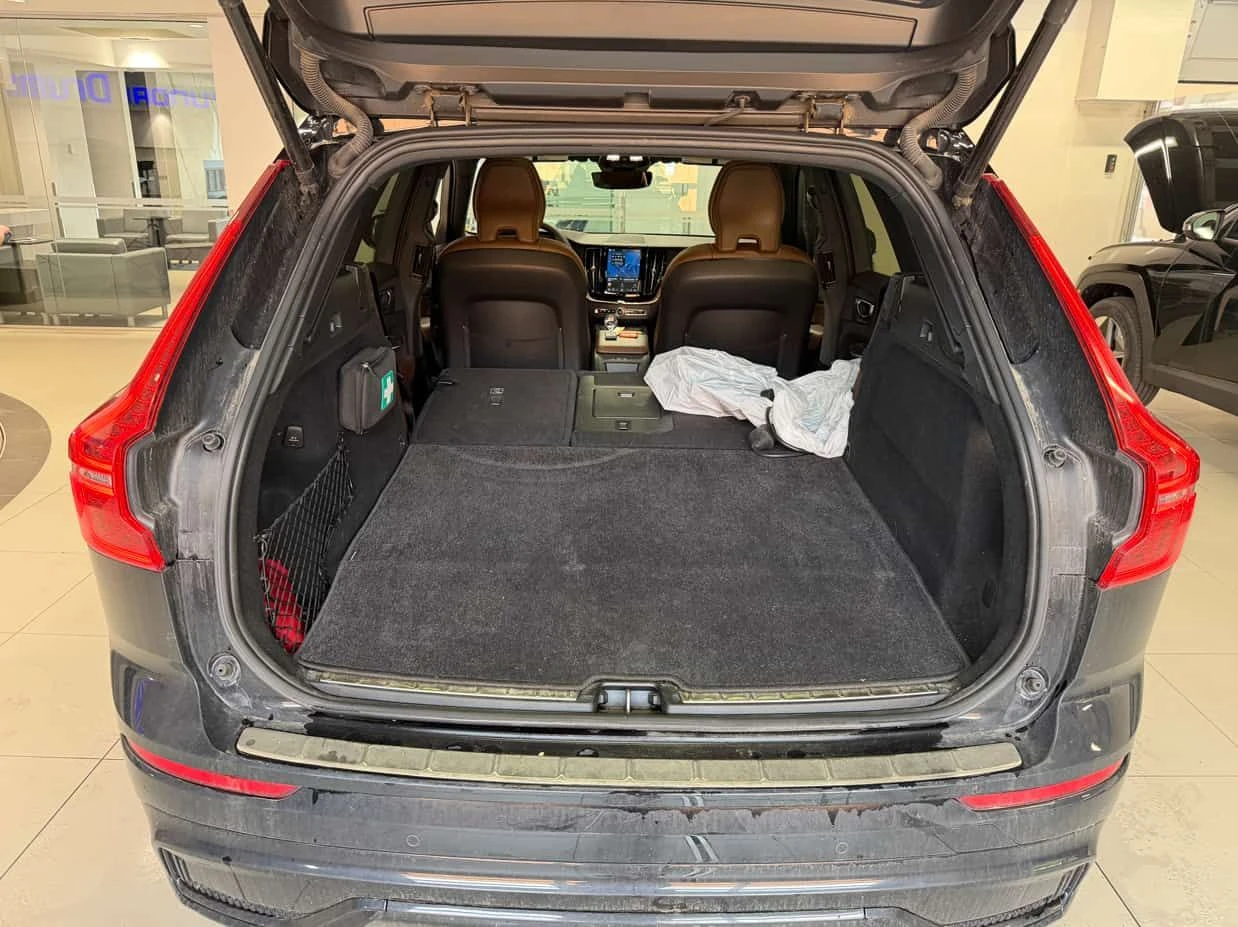 Volvo XC60 * Ultimate Dark Theme * CARFAX * ЦЕНА ДО БГ, снимка 16 - Автомобили и джипове - 55316937