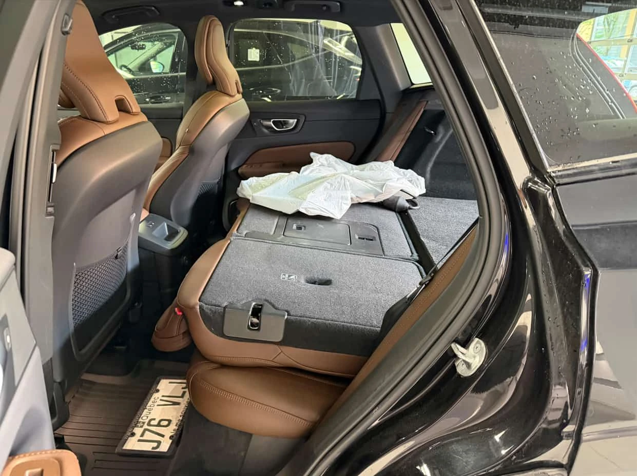 Volvo XC60 * Ultimate Dark Theme * CARFAX * ЦЕНА ДО БГ, снимка 17 - Автомобили и джипове - 55316937