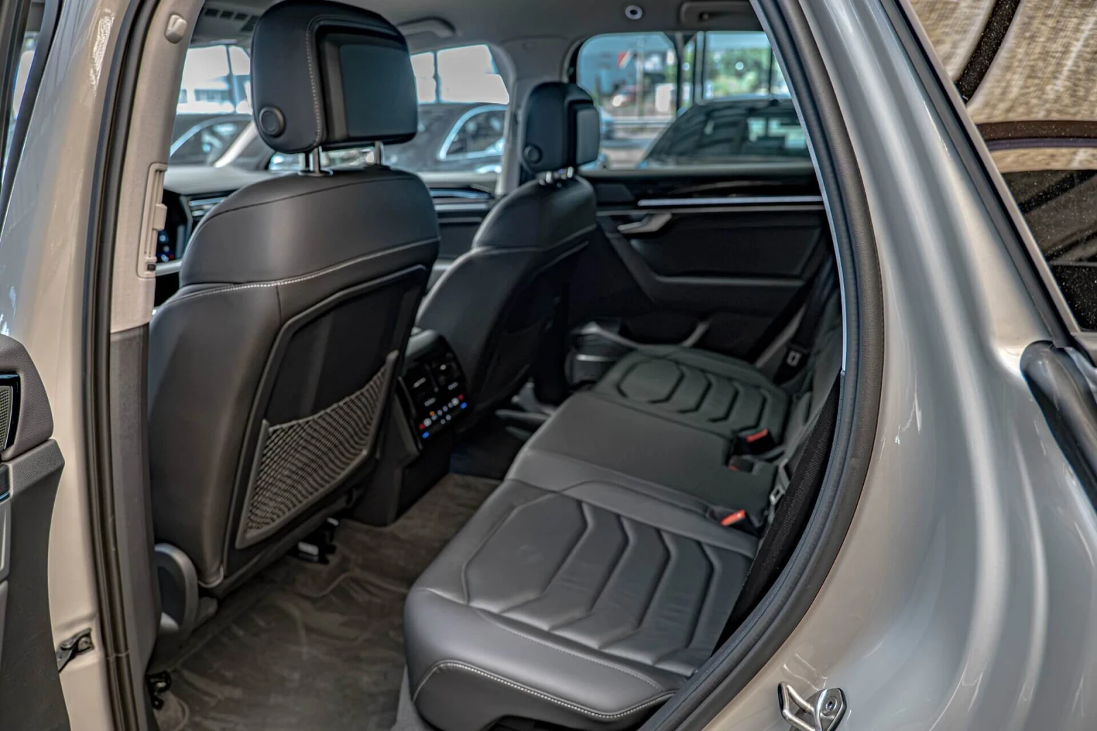VW Touareg 3.0TDI/4Motion/Virtual/Камера/Подгрев, снимка 8 - Автомобили и джипове - 55373073