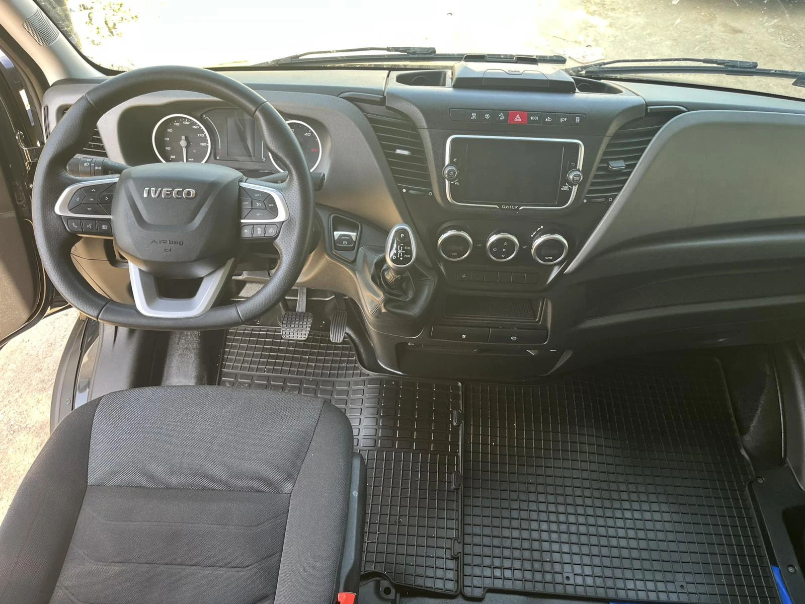 Iveco Daily 2023г//* АВТОМАТ/* ЛИЗИНГ%* * ДВОЙНА КАБИНА//*  - изображение 9
