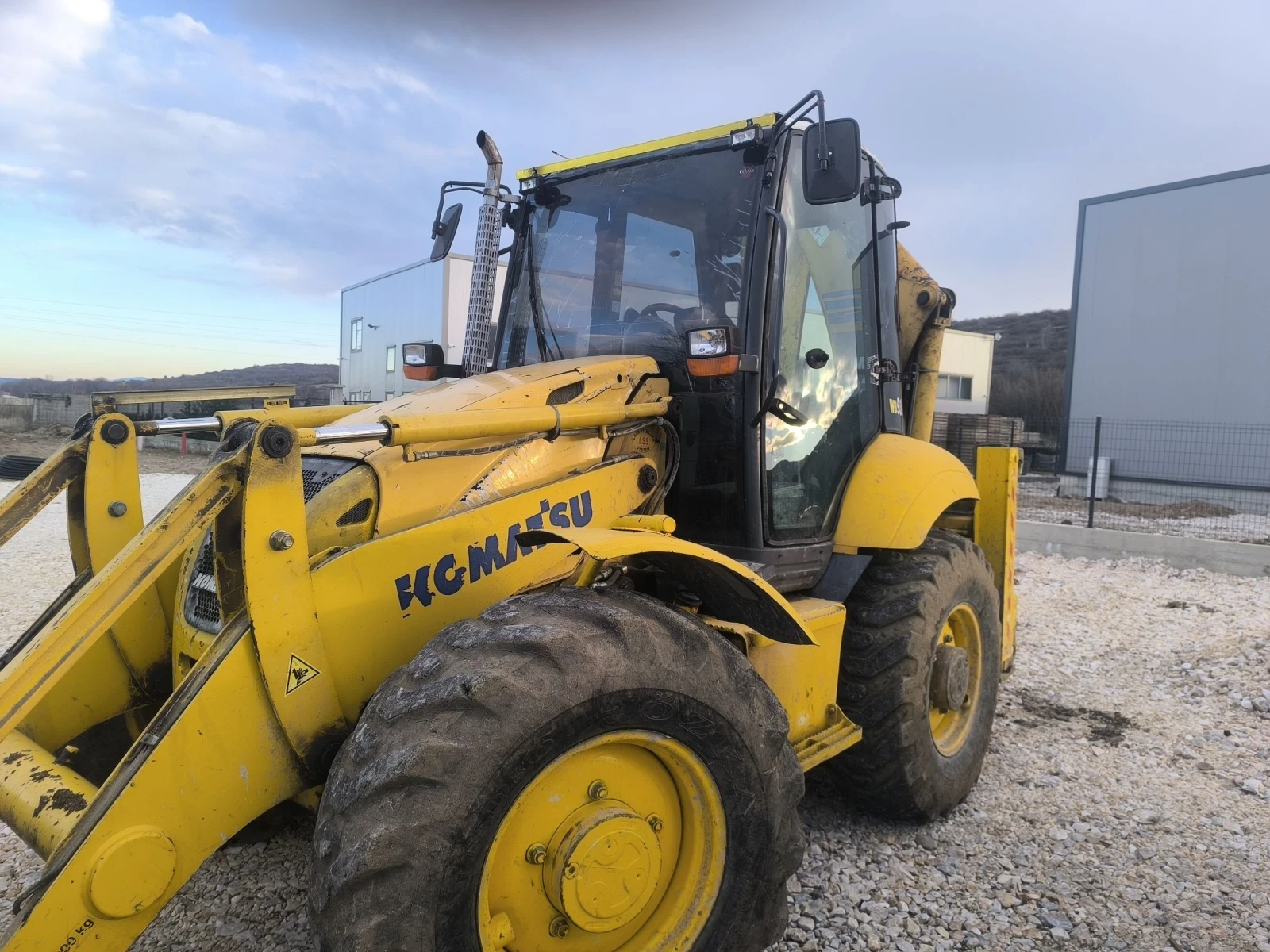 ����� Komatsu WB93S | Mobile.bg � ����������� 1