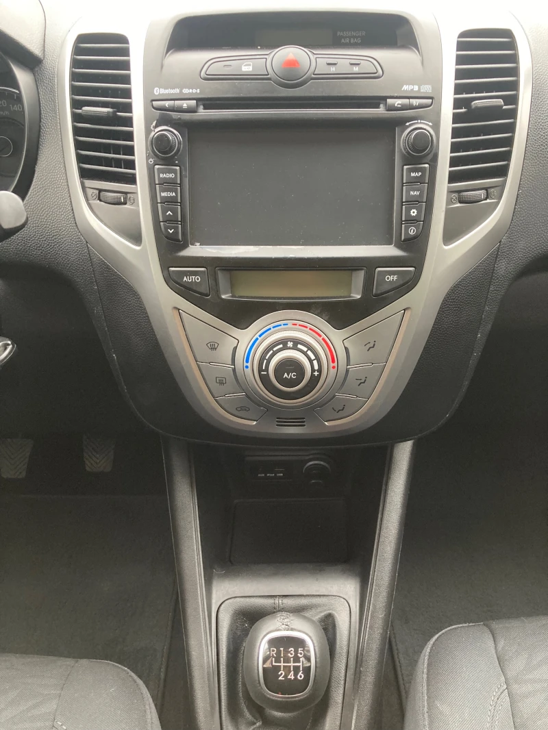 Hyundai Ix20, снимка 14 - Автомобили и джипове - 51380376