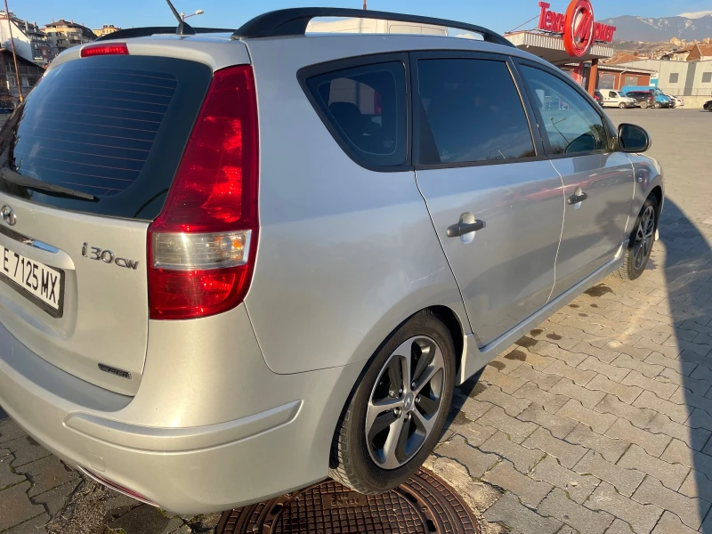 Hyundai I30 1.6 CRDI, снимка 5 - Автомобили и джипове - 52343470