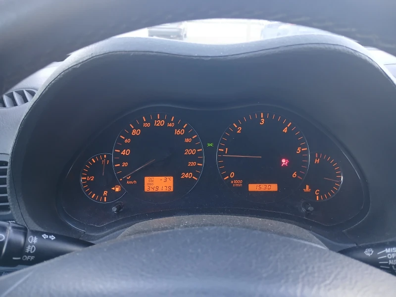 Toyota Avensis 2.2 D 4 D, снимка 3 - Автомобили и джипове - 52945124