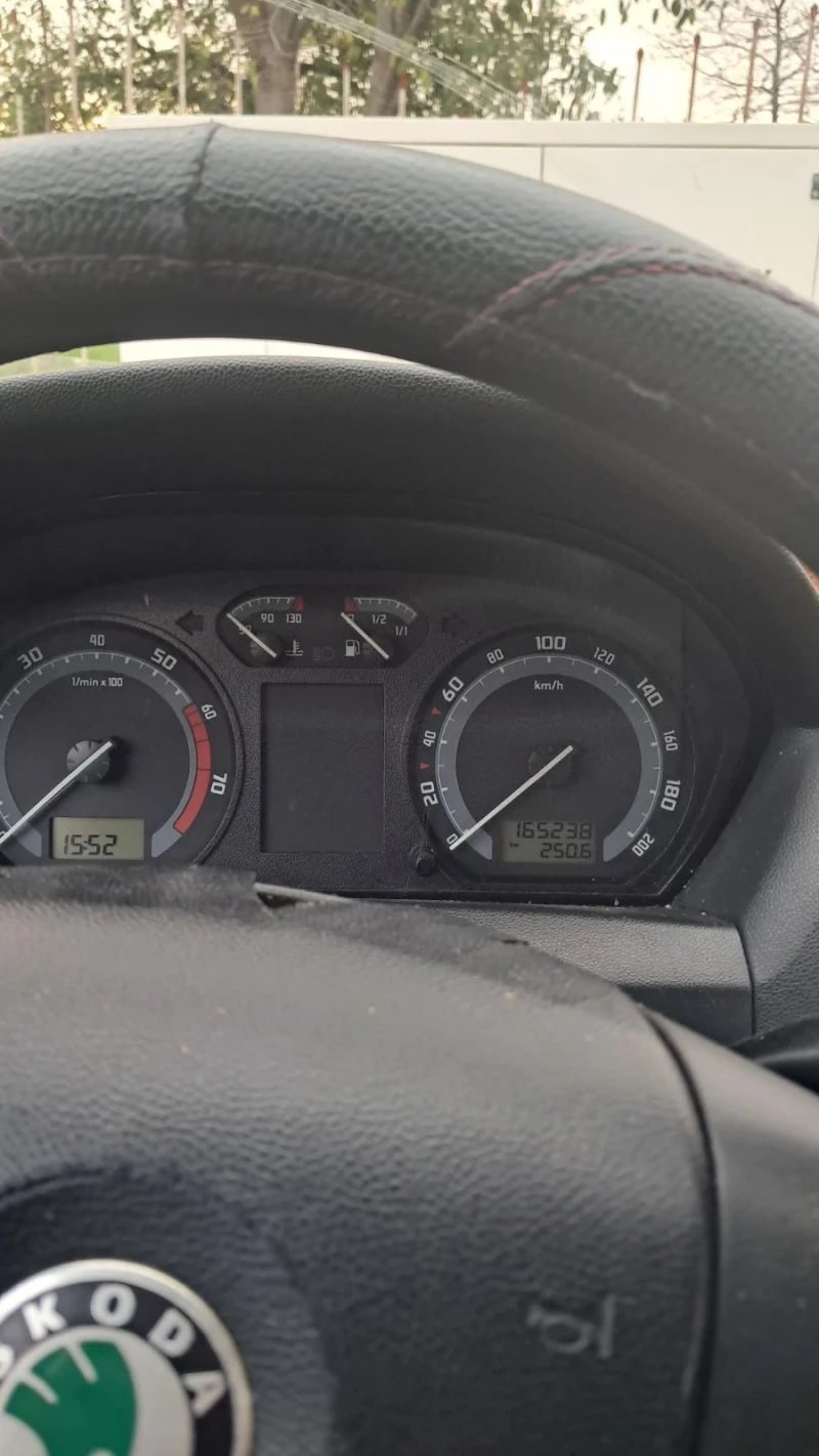 Skoda Fabia, снимка 3 - Автомобили и джипове - 53001953