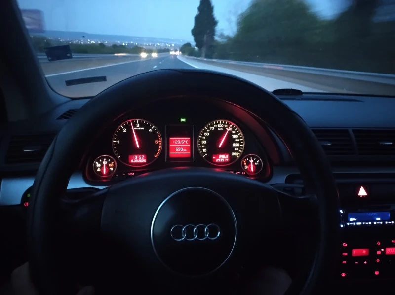 Audi A4, снимка 3 - Автомобили и джипове - 53187576