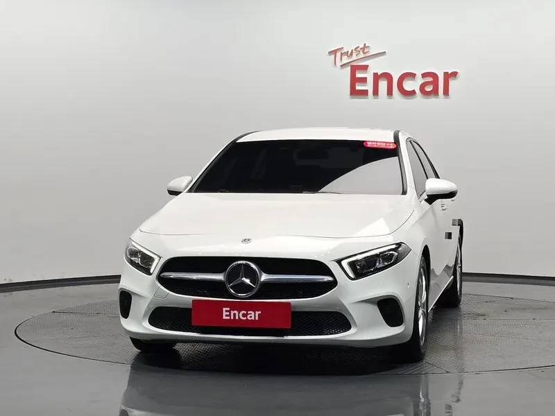 Mercedes-Benz A 220 Седан, снимка 2 - Автомобили и джипове - 54773721