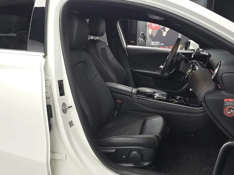 Mercedes-Benz A 220 Седан, снимка 9 - Автомобили и джипове - 54773721