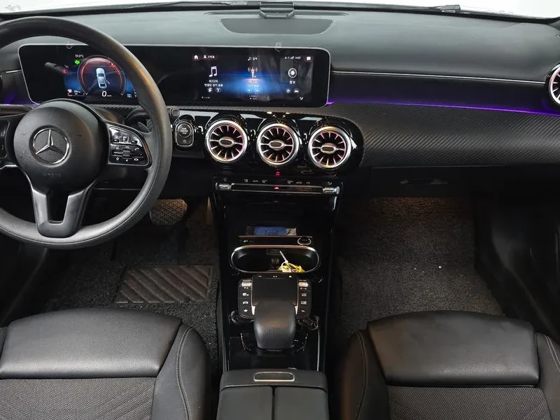 Mercedes-Benz A 220 Седан, снимка 6 - Автомобили и джипове - 54773721