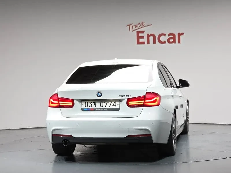 BMW 320 i M Sports - САМО 30% АВАНС, снимка 4 - Автомобили и джипове - 55896878