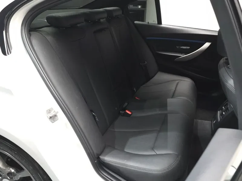 BMW 320 i M Sports - САМО 30% АВАНС, снимка 12 - Автомобили и джипове - 55896878