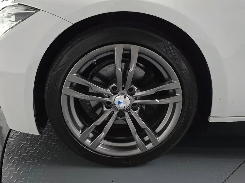 BMW 320 i M Sports - САМО 30% АВАНС, снимка 5 - Автомобили и джипове - 55896878