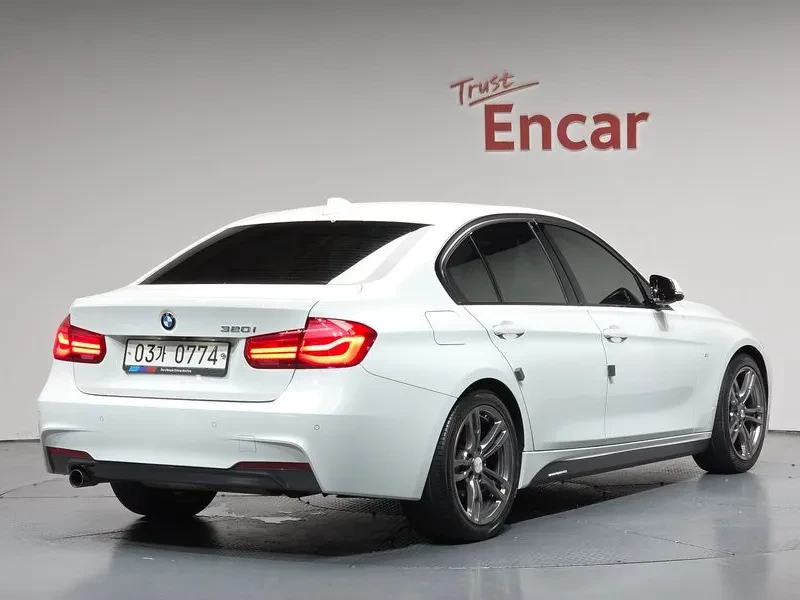 BMW 320 i M Sports - САМО 30% АВАНС, снимка 2 - Автомобили и джипове - 55896878