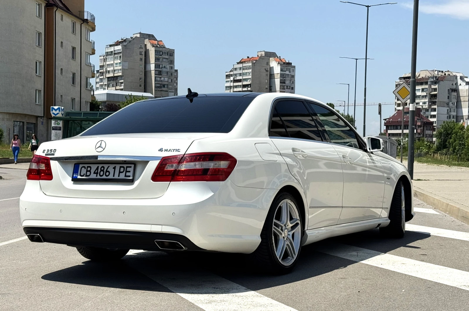 Mercedes-Benz E 350 Подгр.волан/AMG пакет/Панорама - изображение 3