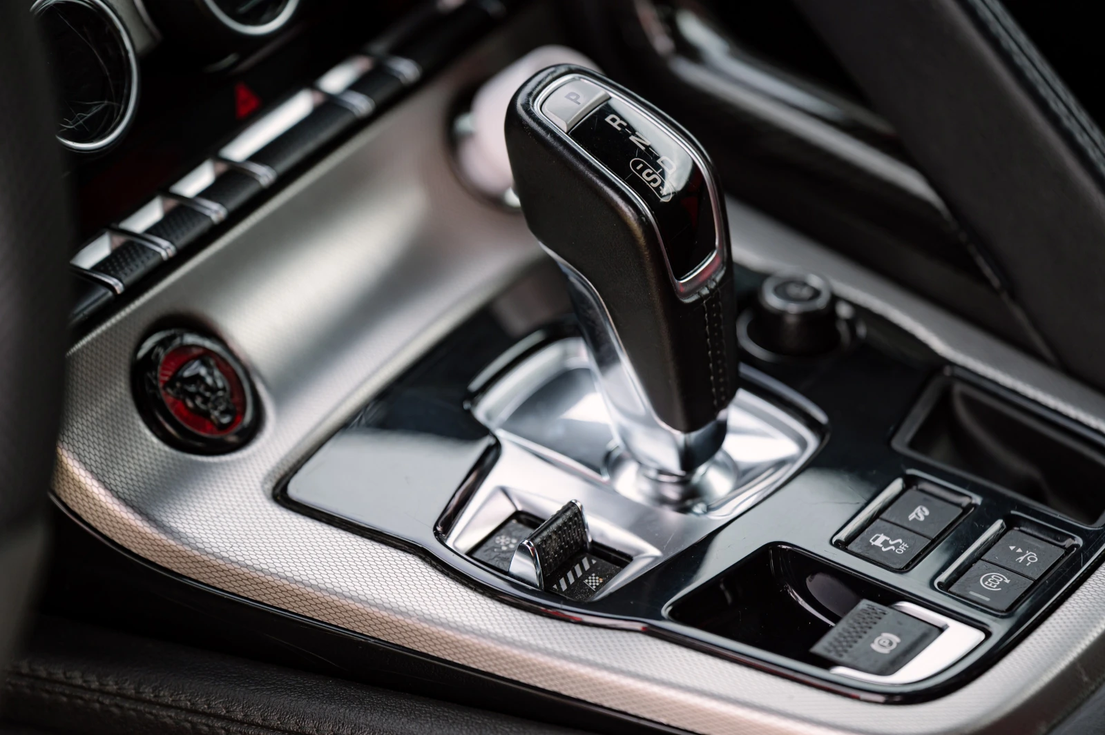 Jaguar F-Type S Red EDITION, снимка 10 - Автомобили и джипове - 53916126