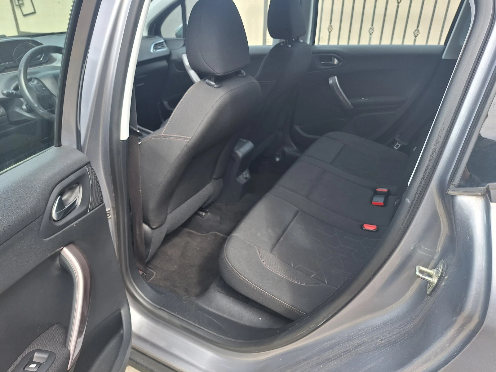 Peugeot 2008, снимка 7 - Автомобили и джипове - 54067623