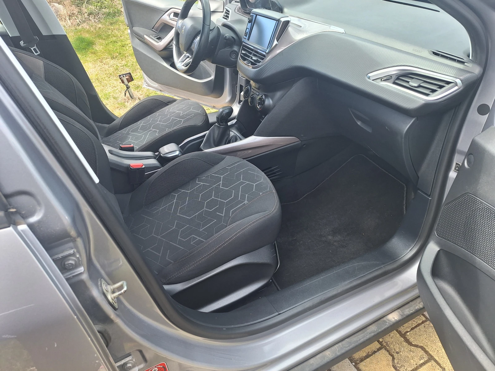 Peugeot 2008, снимка 8 - Автомобили и джипове - 54067623