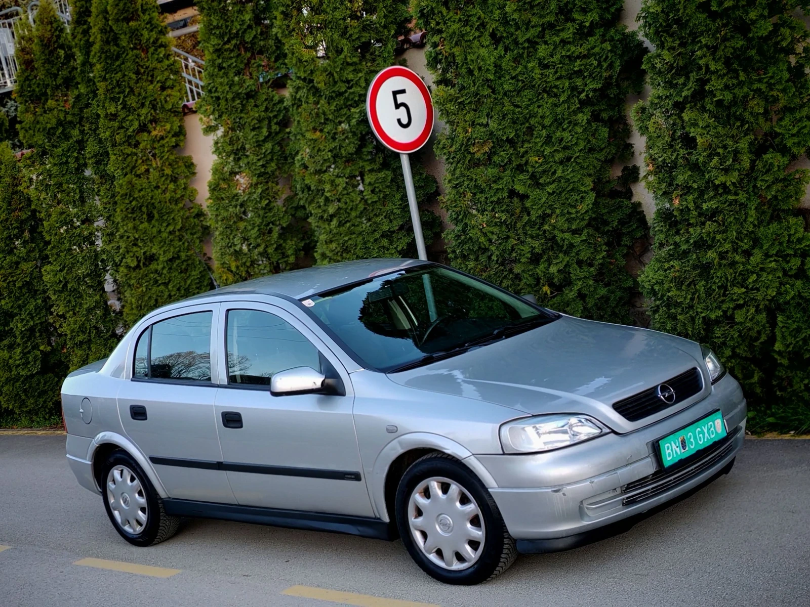 Opel Astra 1.6MI(75)* АВТОМАТИК* СЕДАН* НОВ ВНОС* , снимка 9 - Автомобили и джипове - 54140869