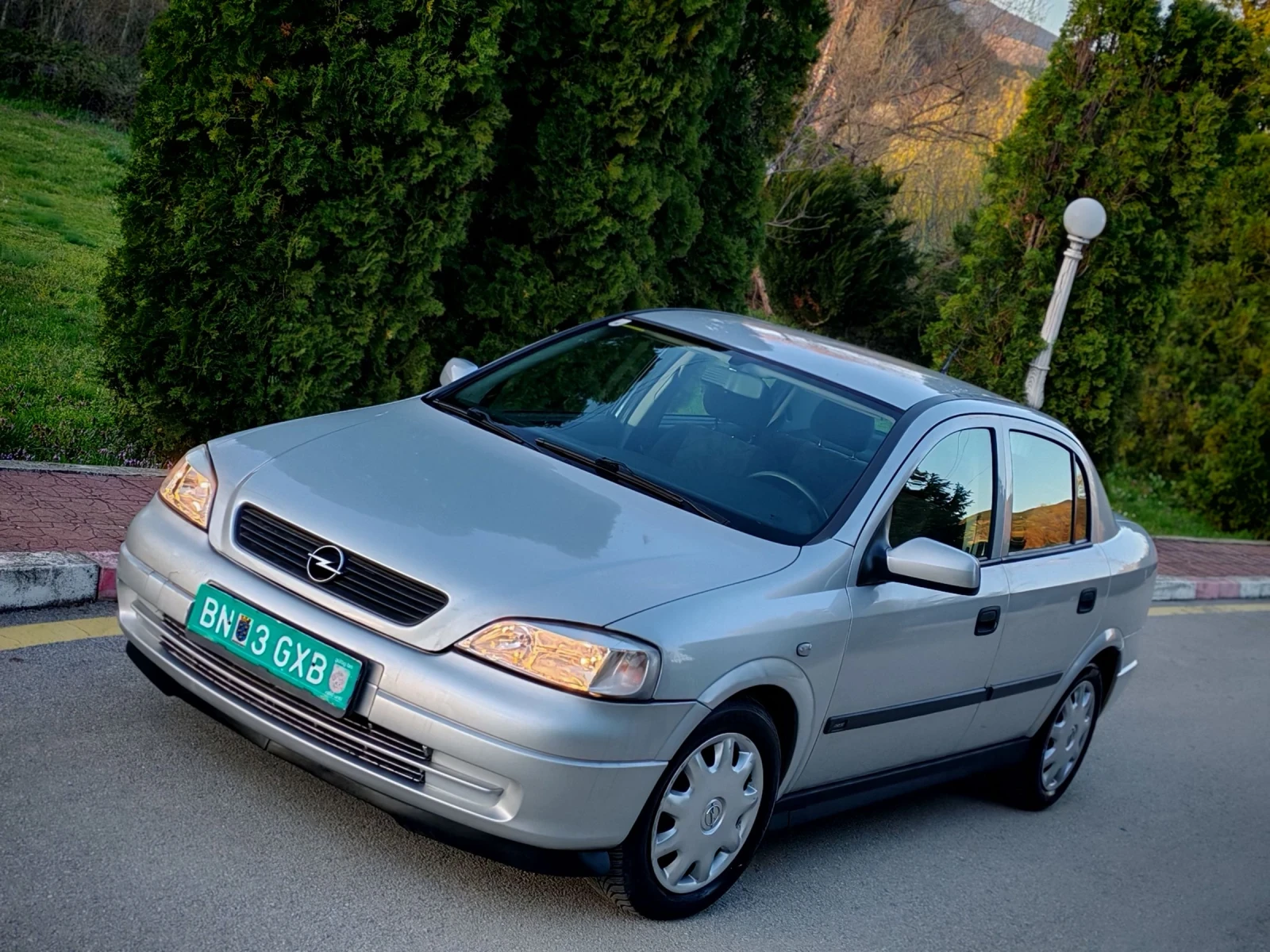 Opel Astra 1.6MI(75)* АВТОМАТИК* СЕДАН* НОВ ВНОС* , снимка 2 - Автомобили и джипове - 54140869