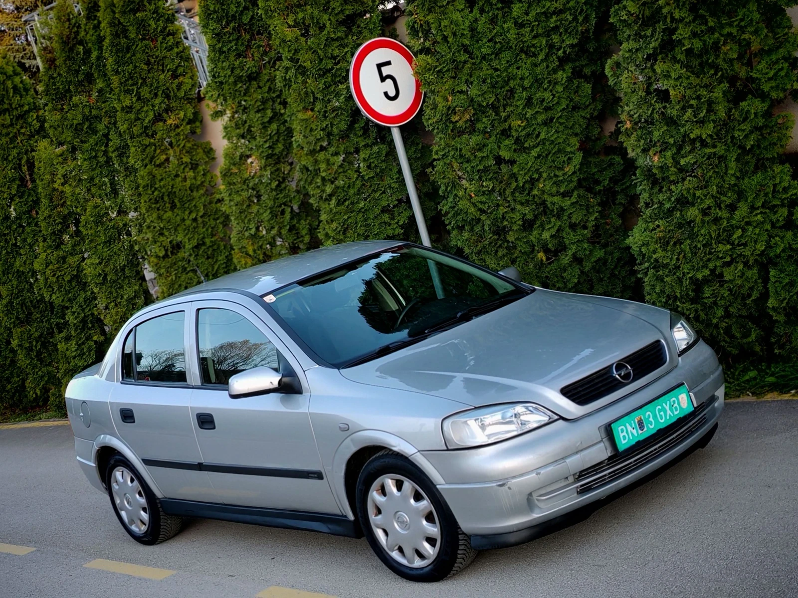 Opel Astra 1.6MI(75)* АВТОМАТИК* СЕДАН* НОВ ВНОС*  | Auto.bg — изображение 1