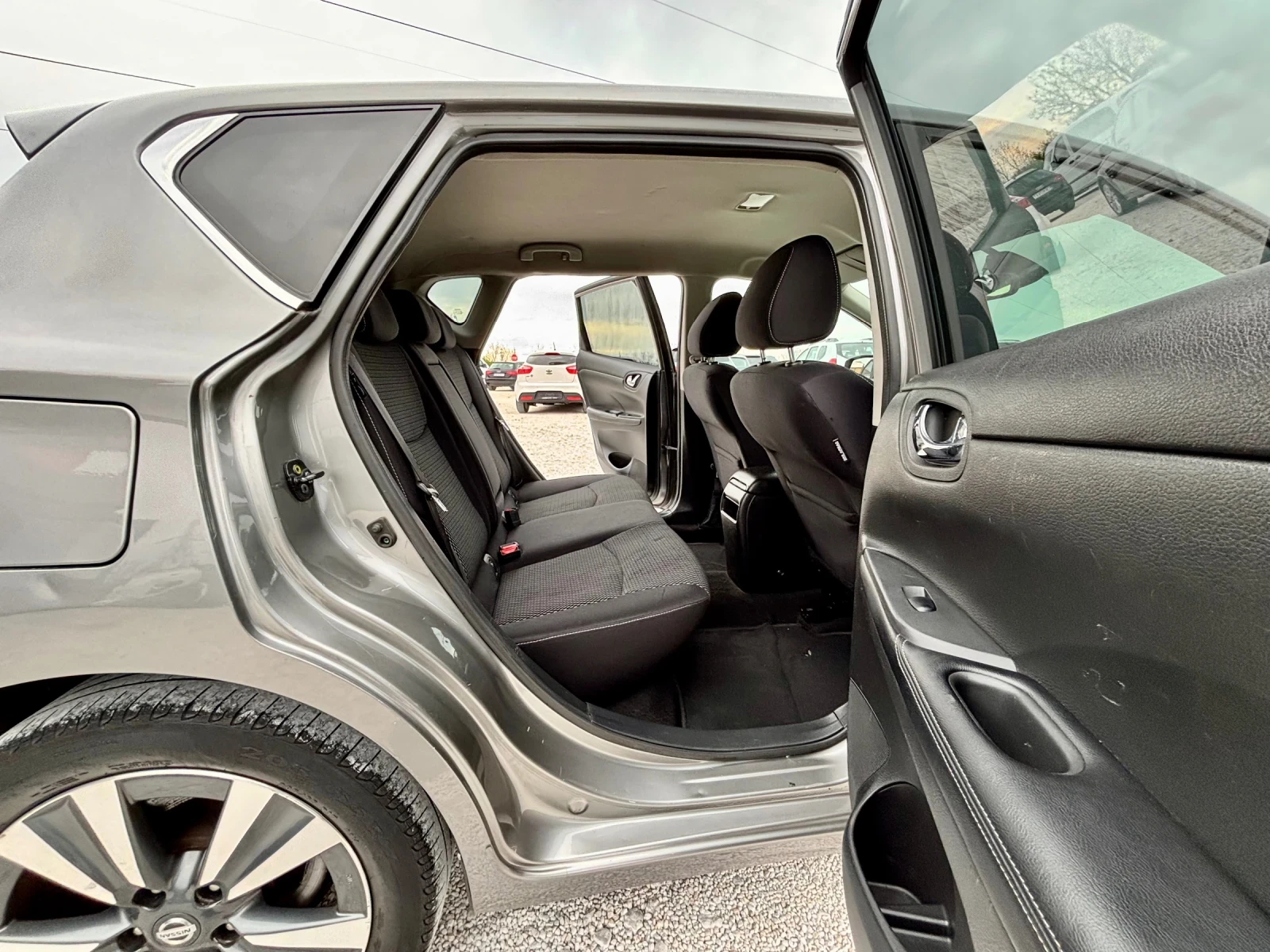 Nissan Pulsar 1.5CDI/ПАРКТРОНИК/NAVI/6 СКОРОСТИ, снимка 9 - Автомобили и джипове - 54154162