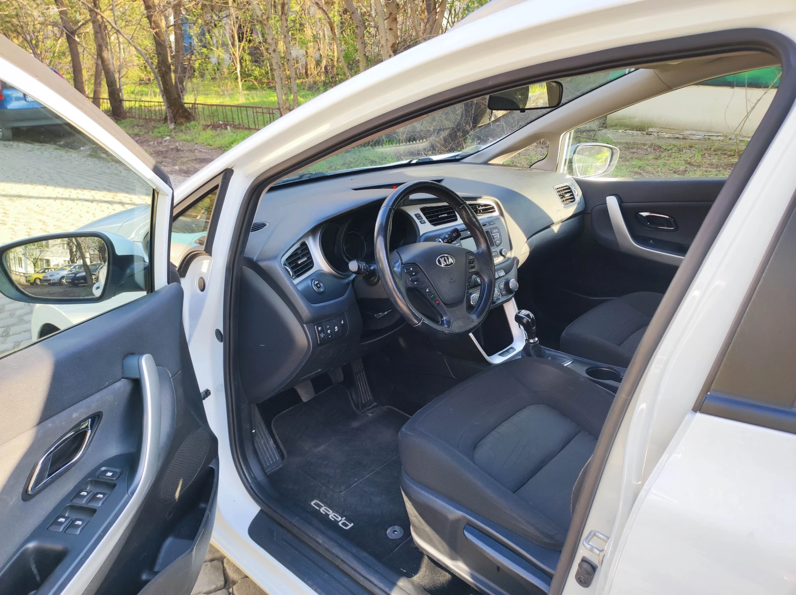 Kia Ceed, снимка 13 - Автомобили и джипове - 54301476