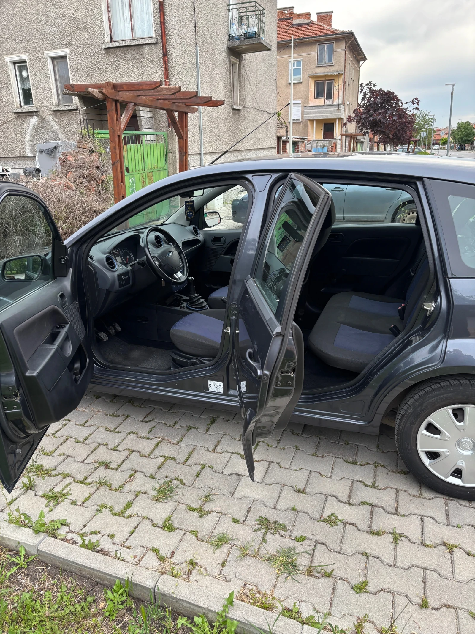 Ford Fiesta 1.3i, снимка 7 - Автомобили и джипове - 54605572