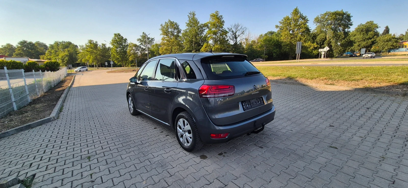 Citroen C4 Picasso 1.6 NAVI, снимка 9 - Автомобили и джипове - 55330199
