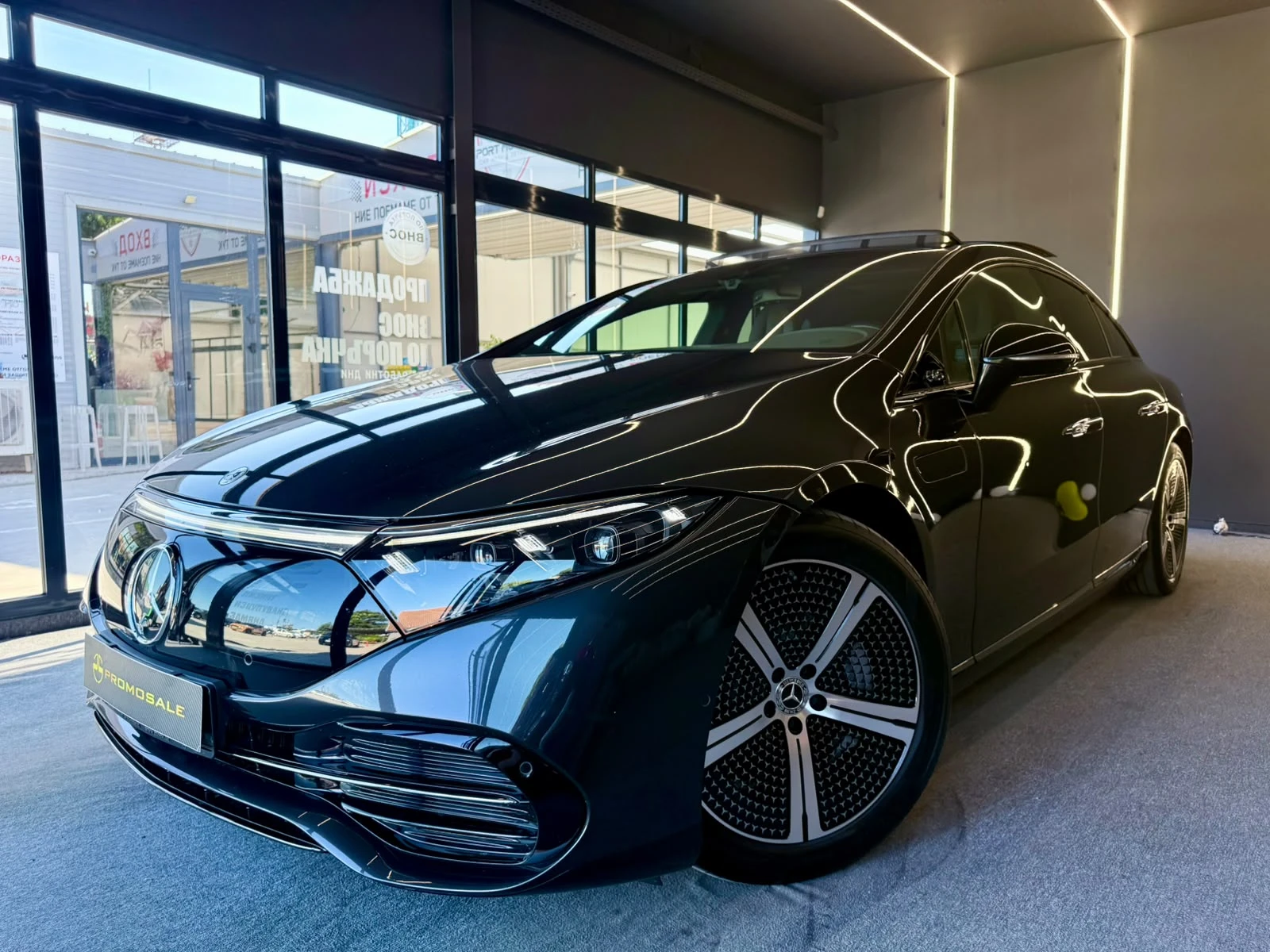 Mercedes-Benz EQS 450+ AMG * ГАРАНЦИОНЕН* Hyperscreen* DigiL* Лизинг, снимка 3 - Автомобили и джипове - 55466112