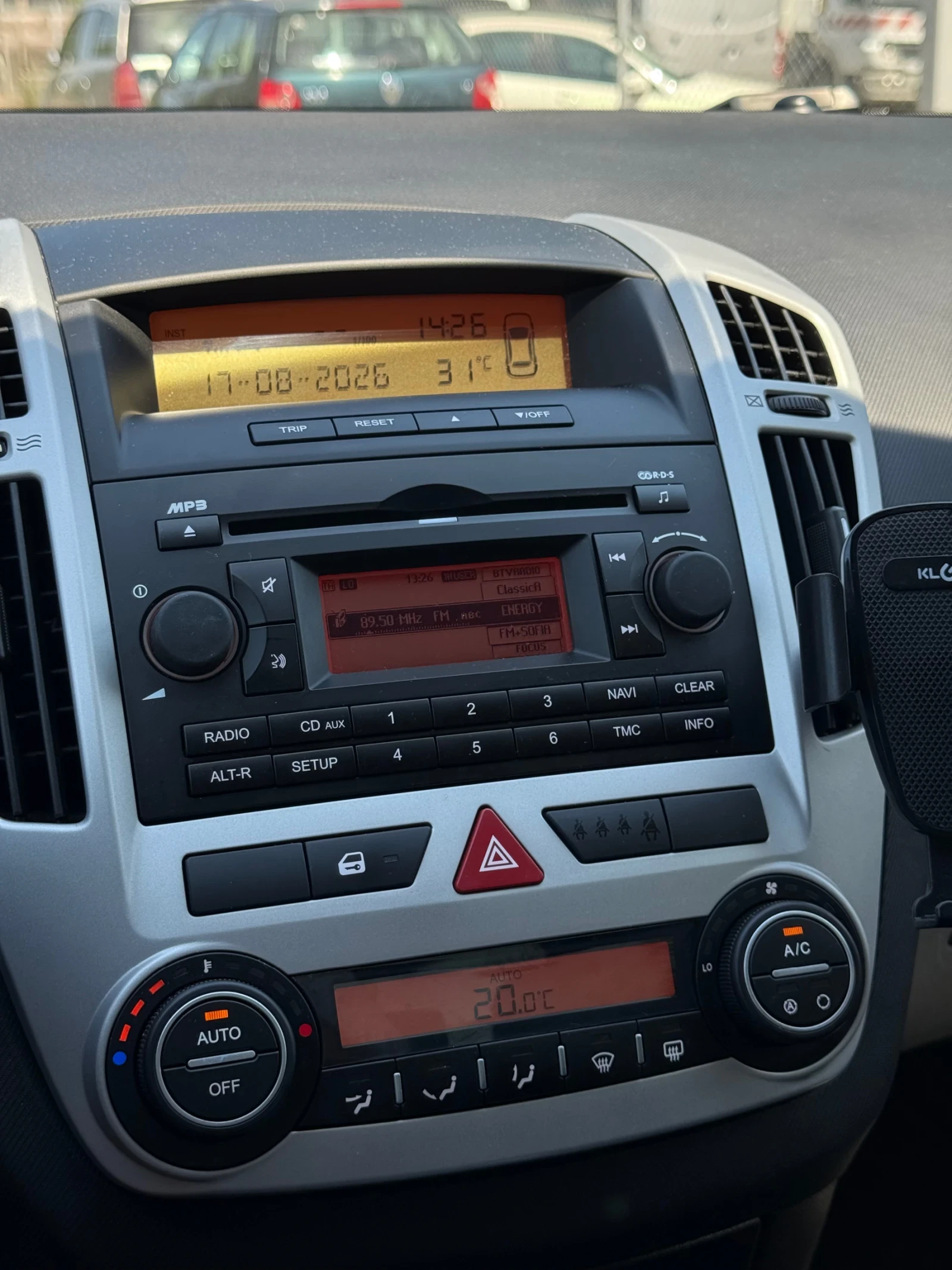 Kia Ceed 2.0 БЕНЗИН АВТОМАТИК ОБСЛУЖЕНА , снимка 8 - Автомобили и джипове - 55691210