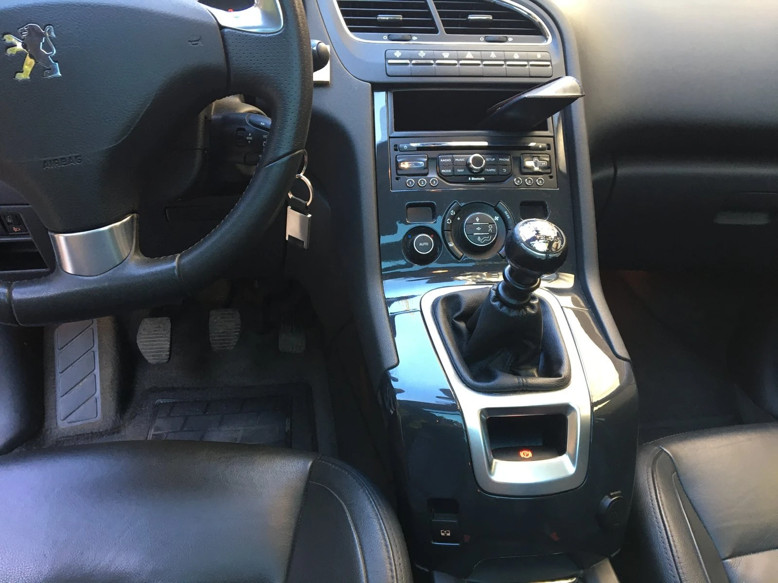 Peugeot 5008 2.0 HDI, кожа, снимка 10 - Автомобили и джипове - 56410186