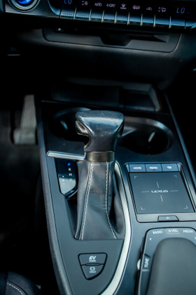 Lexus UX 250h, снимка 12