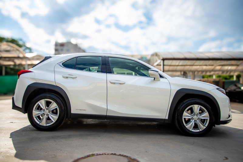 Lexus UX 250h, снимка 3 - Автомобили и джипове - 46310754