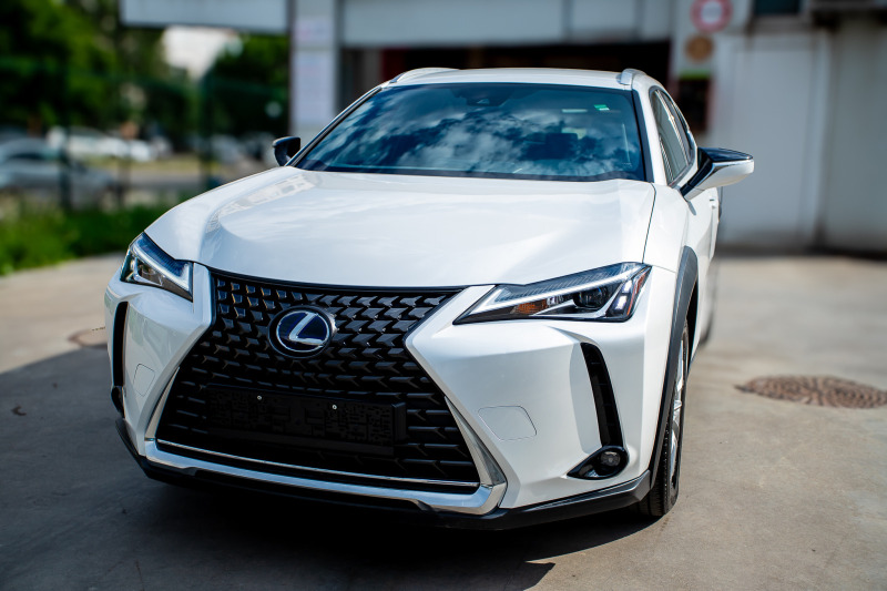 Lexus UX 250h, снимка 1 - Автомобили и джипове - 46310754