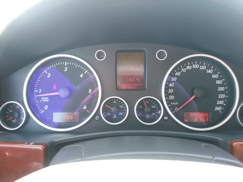 VW Touareg 3.0 TDI, снимка 4 - Автомобили и джипове - 52541612