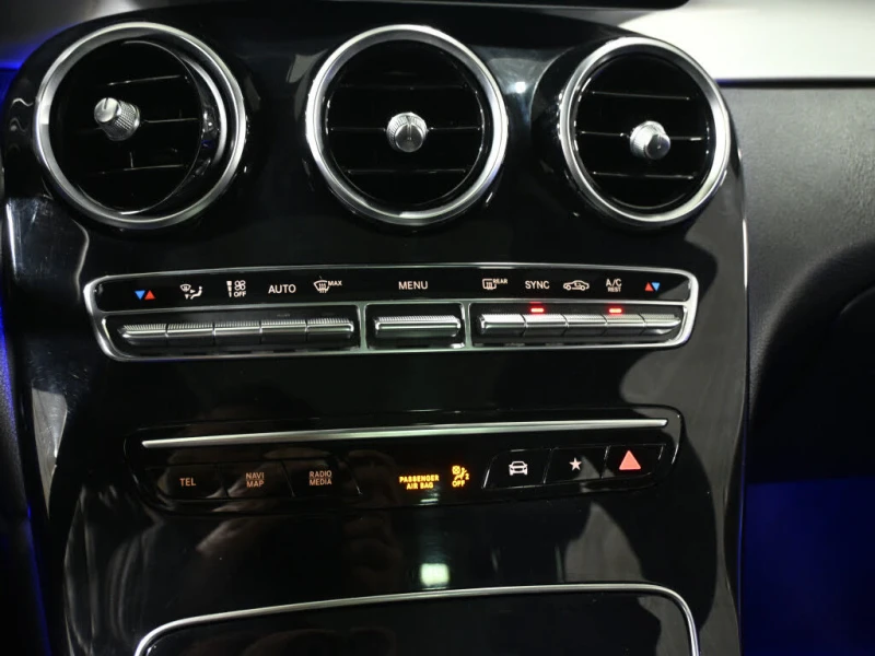 Mercedes-Benz GLC 300 CARFAX  * АвтоКредит* (ЦЕНА ДО БГ), снимка 12 - Автомобили и джипове - 52708808