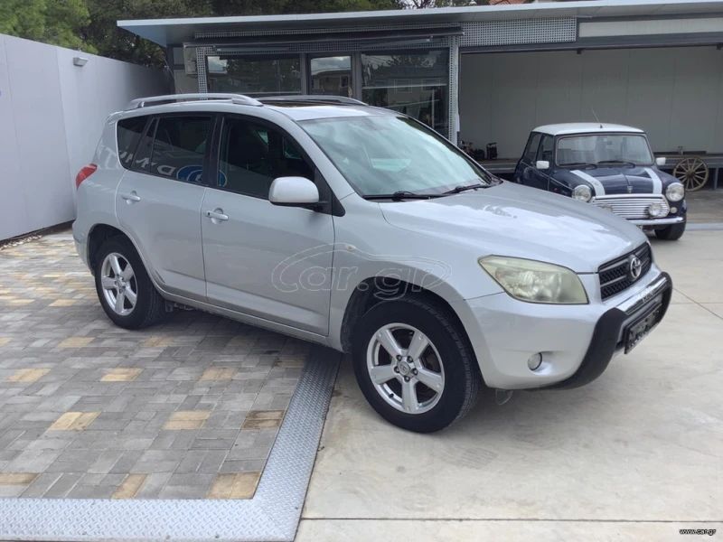 Toyota Rav4  Газ с ръчни скорости, снимка 3 - Автомобили и джипове - 53127341