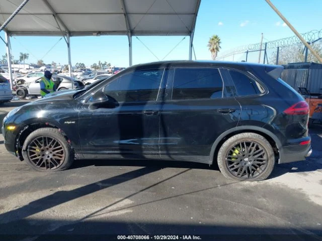 Porsche Cayenne E-HYBRID S, снимка 14 - Автомобили и джипове - 48210281