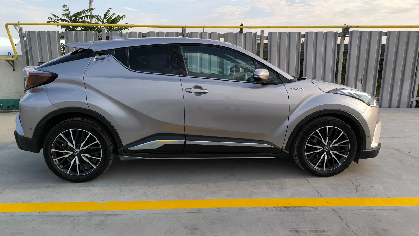 Toyota C-HR 1.8- HYBRID * LED* КОЖА* KEYLESS*  - изображение 2