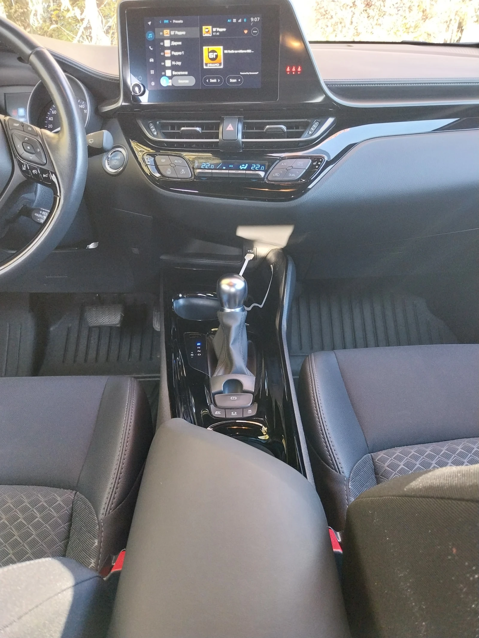 Toyota C-HR 2.0 HYBRID, снимка 12 - Автомобили и джипове - 54471773