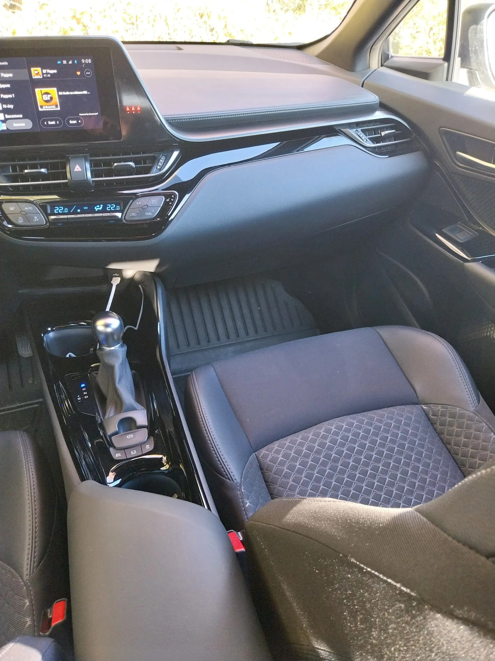 Toyota C-HR 2.0 HYBRID, снимка 13 - Автомобили и джипове - 54471773